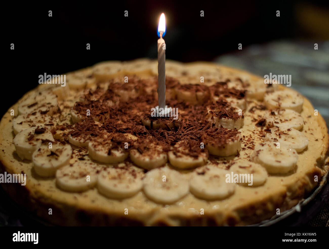 Gateau Fromage Au Chocolat Banane Fait Maison Pour Un Anniversaire Fille Photo Stock Alamy