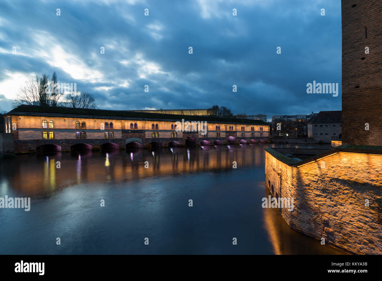 Pont médiéval Ponts Couverts depuis le Barrage Vauban à Strasbourg, France Banque D'Images