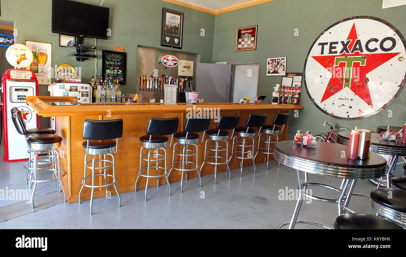 Williams, Arizona, USA, juin 23,2013 : Twisters Soda Fontaine, d'un style des années 1950 soda fontaine sur la Route 66. Banque D'Images