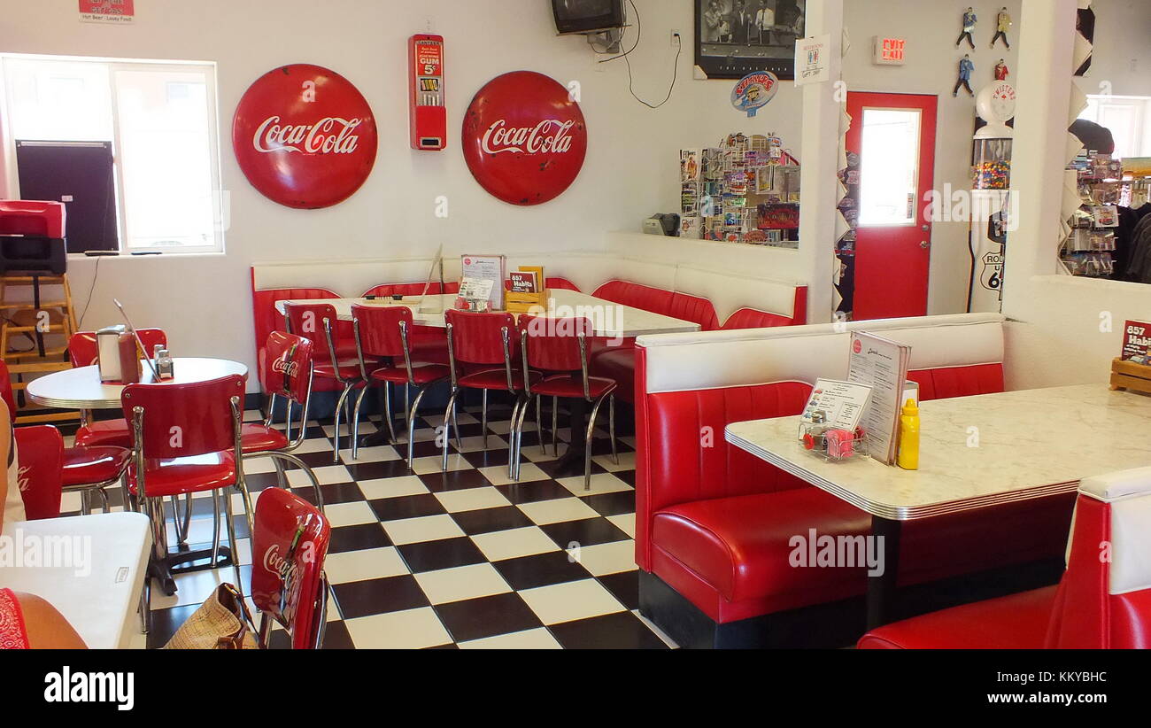 Williams, Arizona, USA, juin 23,2013 : Twisters Soda Fontaine, d'un style des années 1950 soda fontaine sur la Route 66. Banque D'Images