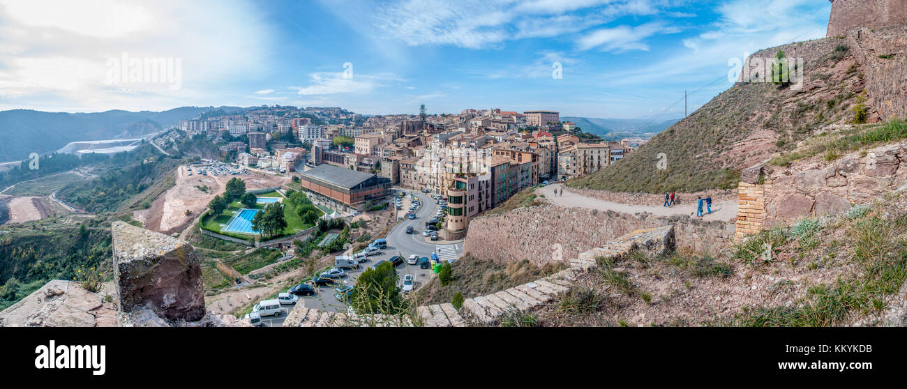 Vue panoramique du château de Cardona. Forteresse médiévale. Ville de Cardona, Catalogne Banque D'Images