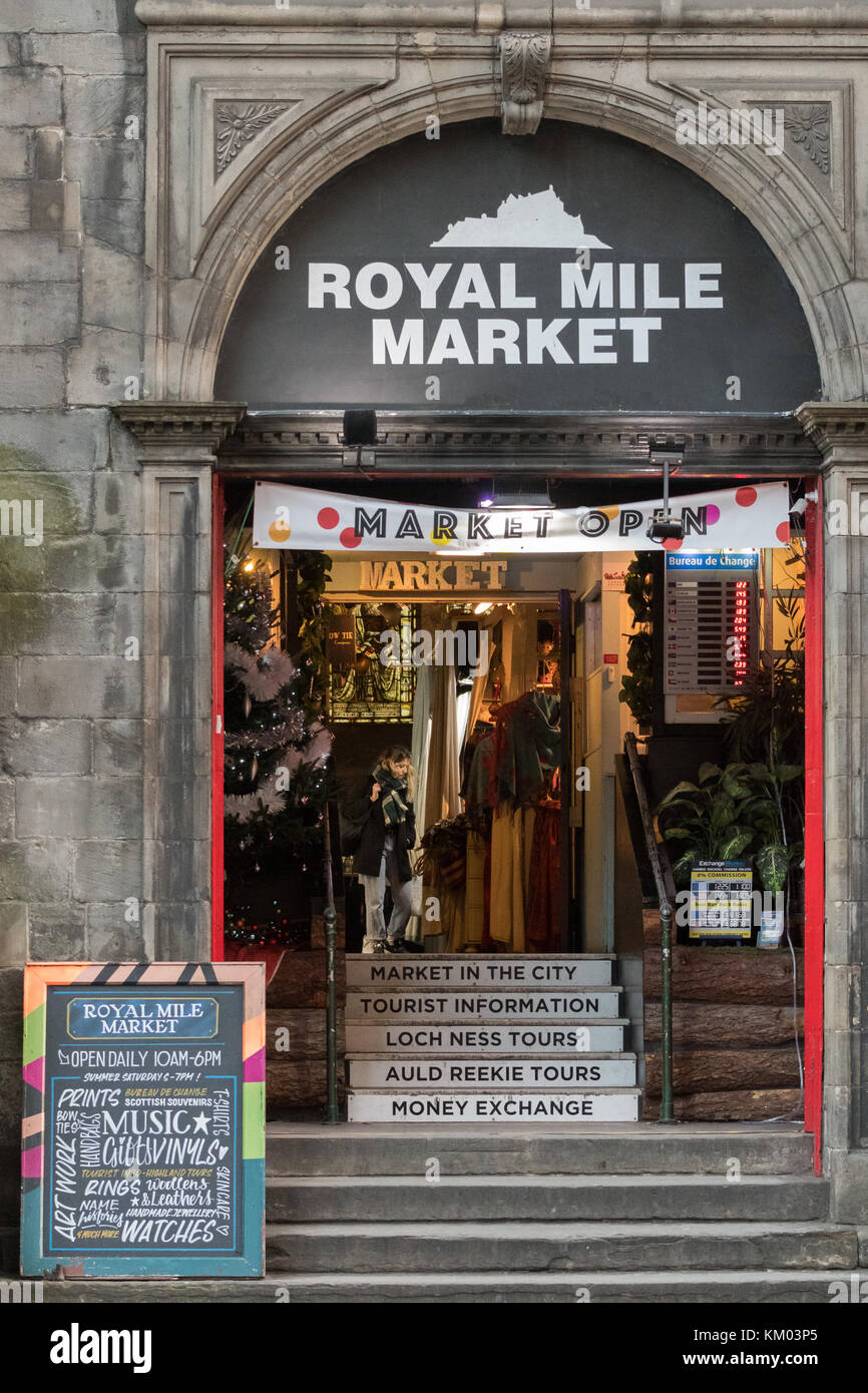 Entrée au marché Royal Mile Market & Tron Kirk, Edinburgh Royal Mile, Écosse, Royaume-Uni Banque D'Images