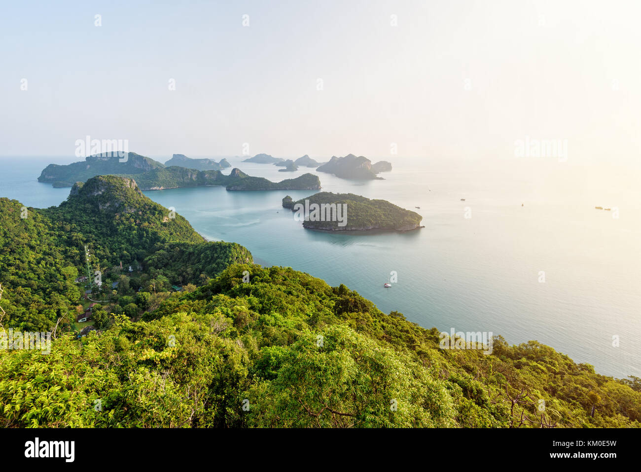 Portrait de ko Wua Ta Lap island, belle nature paysage du lever du soleil sur la mer à mu ko ang thong national marine park est un célèbre tour Banque D'Images