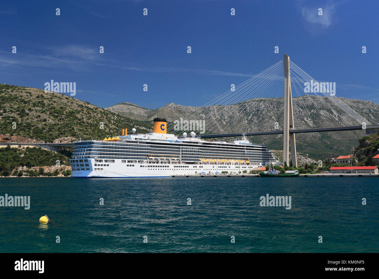Le Costa Luminosa dans le port de Gruz, Dubrovnik, la côte dalmate, Mer Adriatique, la Croatie, Balkans, Europe. Banque D'Images