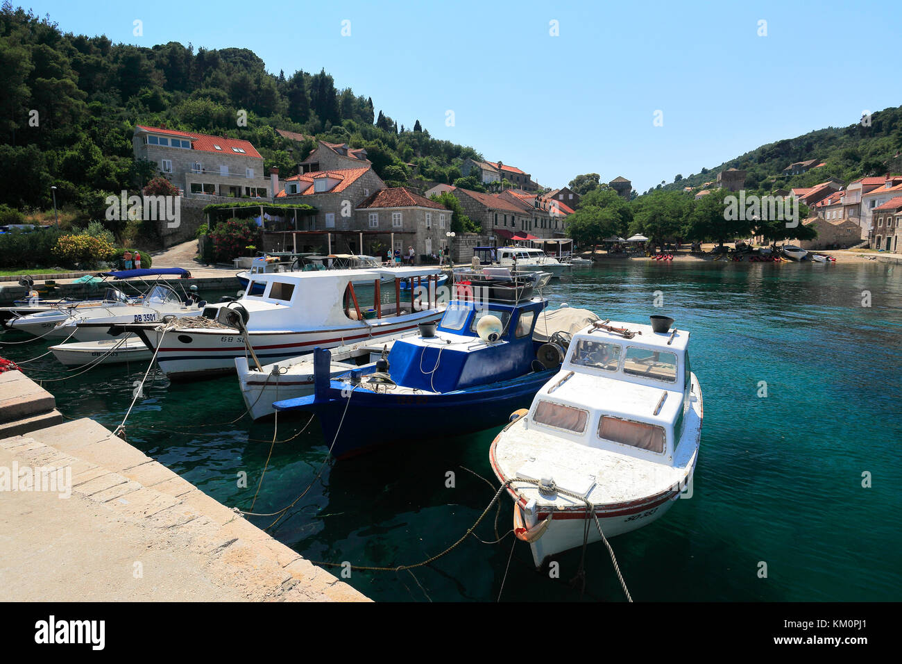 Vue d'été sur l'île de Sipan, l'une des îles Élaphites près de Dubrovnik, la côte dalmate, Mer Adriatique, la Croatie, l'Europe Banque D'Images
