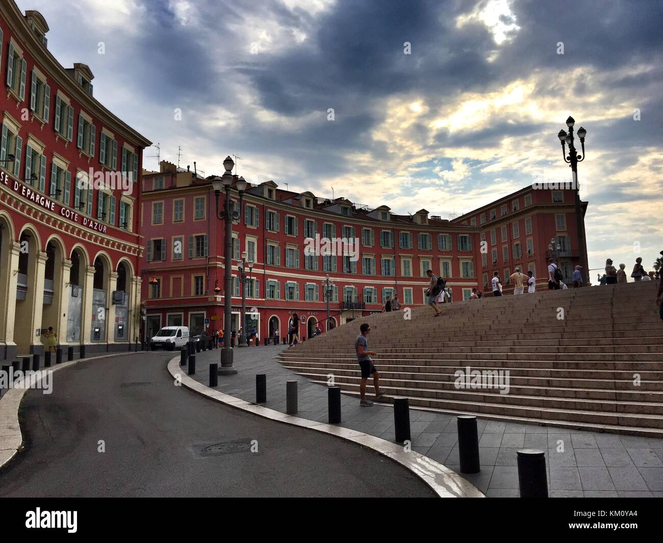 Le centre-ville de Nice avec le temps nuageux Banque D'Images