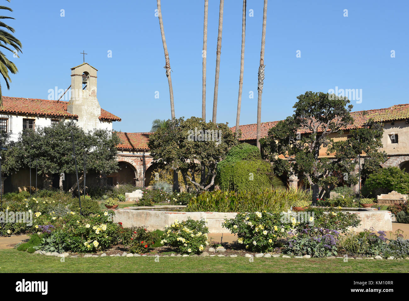 San Juan Capistrano, CA - 1 décembre 2017 : Étang dans la cour centrale de la 7e mission fondée en 1776 par le père Junipero Serra. Banque D'Images