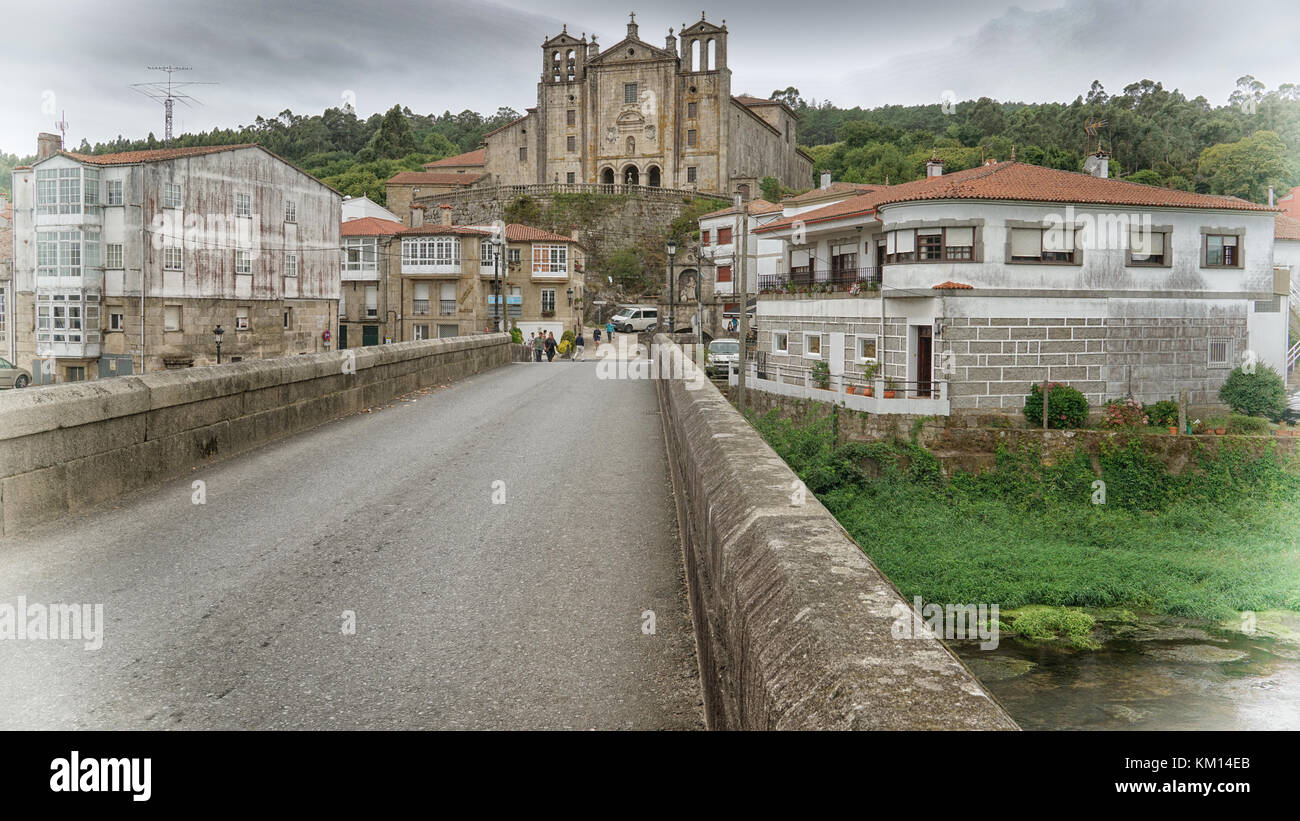 PADRON, ESPAGNE - 10 SEPTEMBRE 2017 : paysage urbain de Padron avec le Convento del Carmen le 10 septembre 2017 en Galice, Espagne Banque D'Images