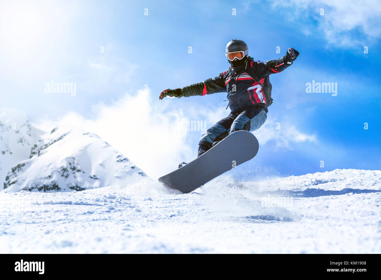 Man with snowboard de mountain hill Banque D'Images