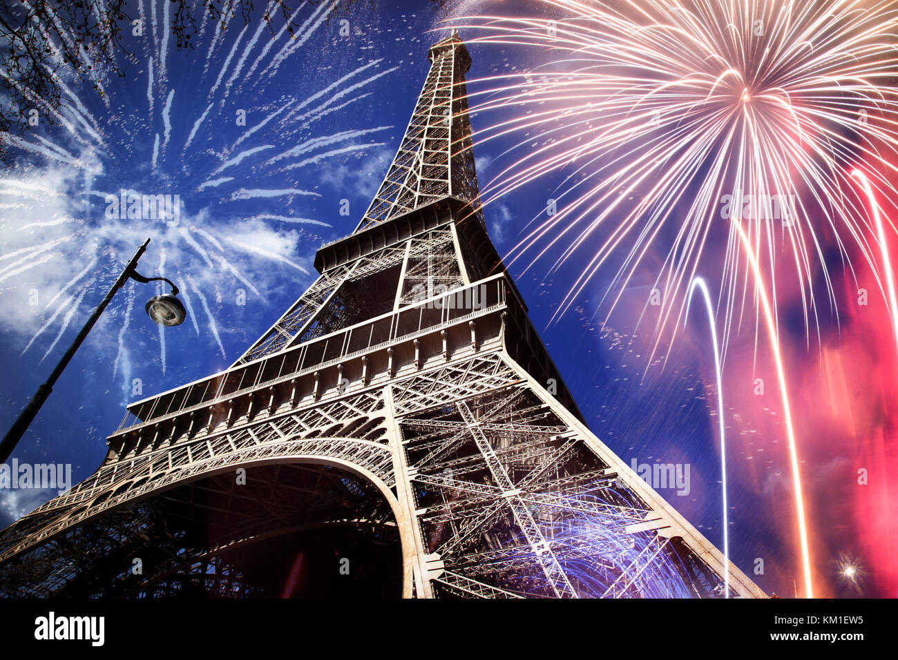 Célébration de nouvel an dans la ville - tour eiffel (Paris, France) avec Fireworks Banque D'Images