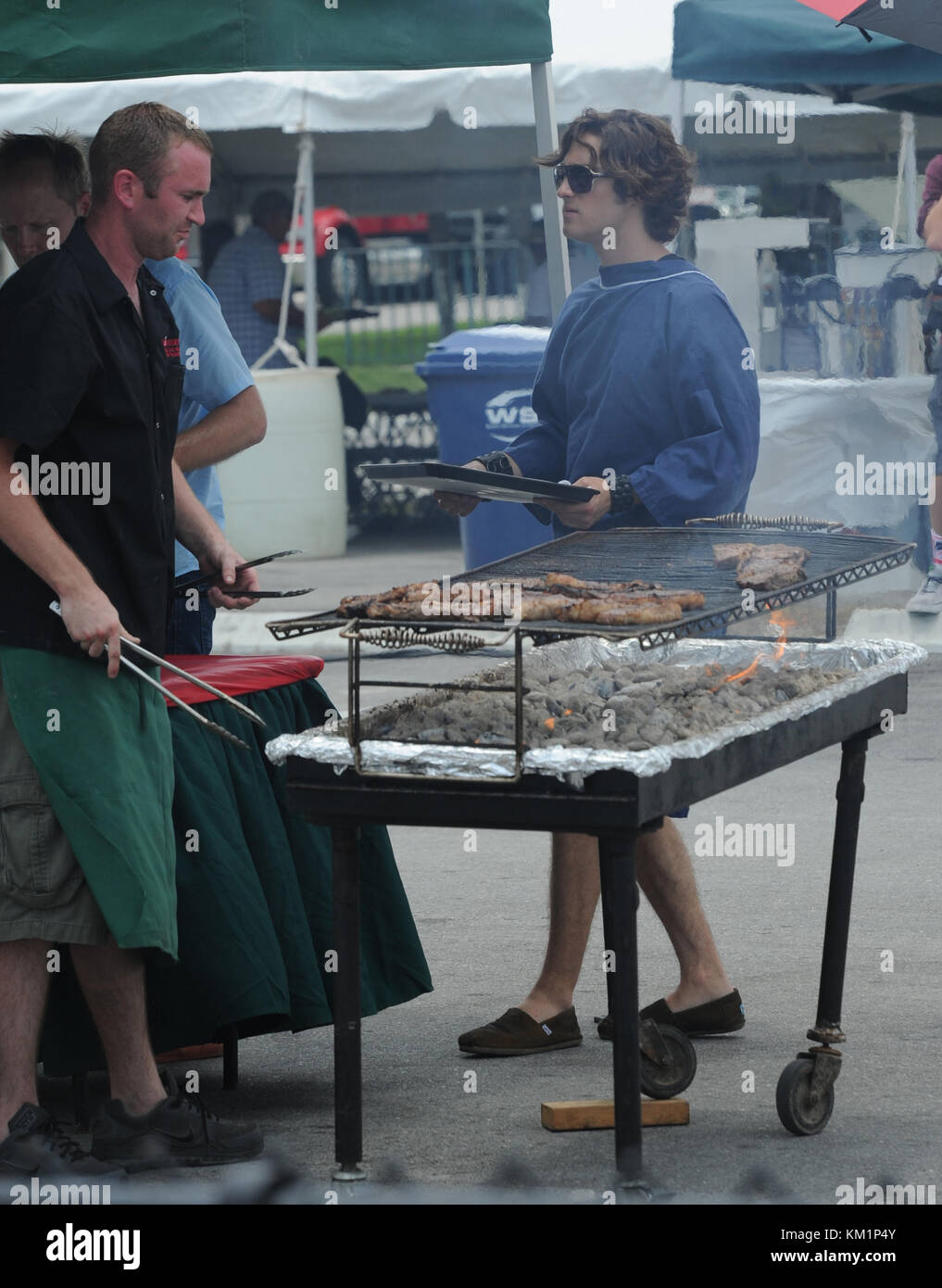 HOLLYWOOD, FL - 13 MAI : premières photos de Julianne Hough et Diego Boneta en costume pour la première fois sur le plateau de 'Rock of Ages' avec Tom Cruise. Le 13 mai 2011 à Miami Beach, Floride. Les gens : Diego Boneta Banque D'Images