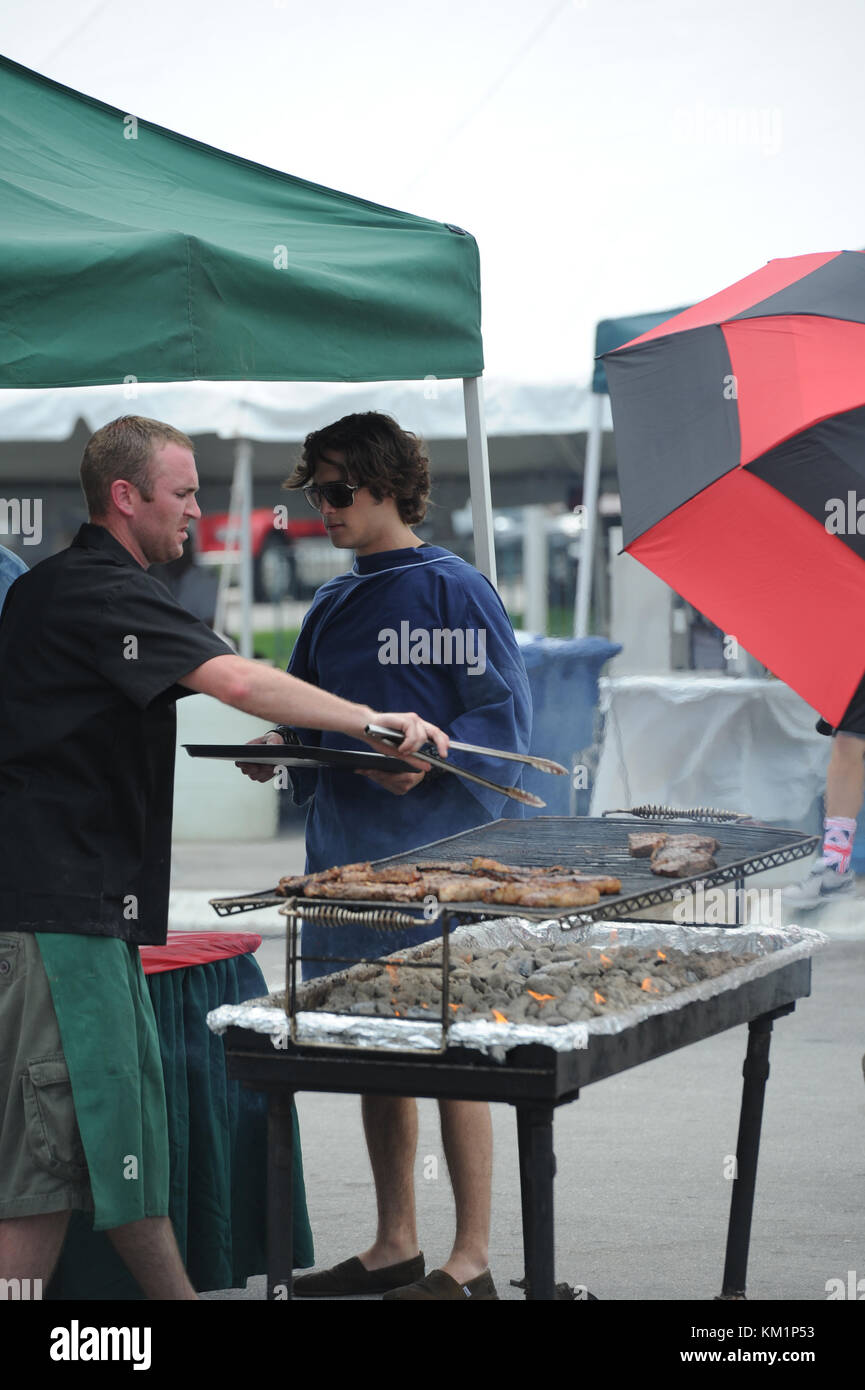 HOLLYWOOD, FL - 13 MAI : premières photos de Julianne Hough et Diego Boneta en costume pour la première fois sur le plateau de 'Rock of Ages' avec Tom Cruise. Le 13 mai 2011 à Miami Beach, Floride. Les gens : Diego Boneta Banque D'Images