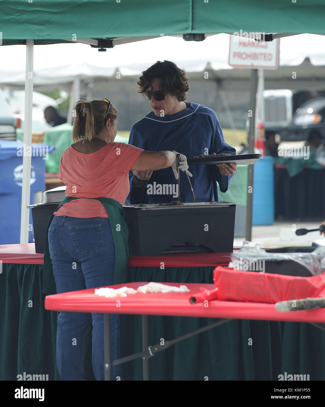 HOLLYWOOD, FL - 13 MAI : premières photos de Julianne Hough et Diego Boneta en costume pour la première fois sur le plateau de 'Rock of Ages' avec Tom Cruise. Le 13 mai 2011 à Miami Beach, Floride. Les gens : Diego Boneta Banque D'Images