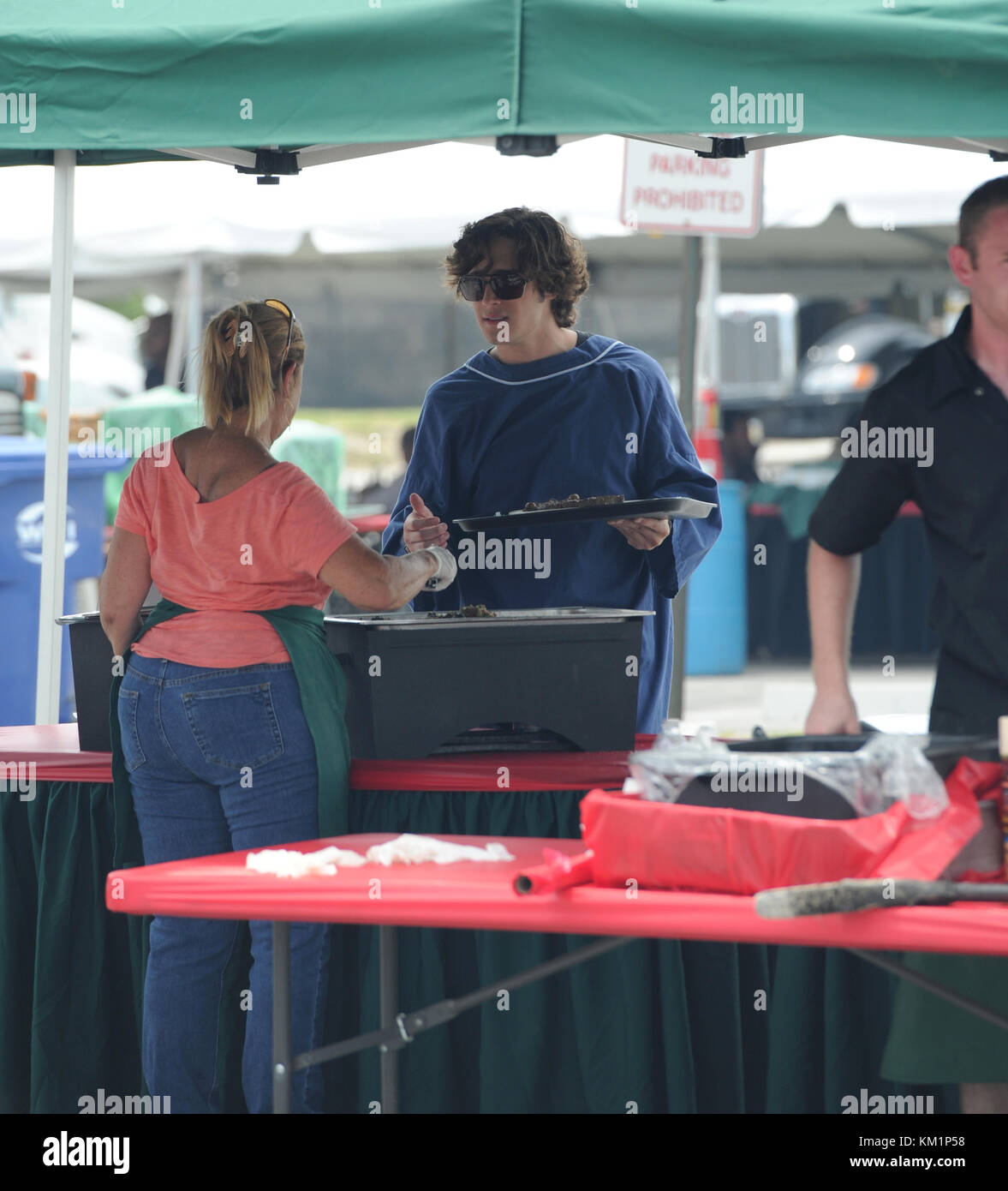 HOLLYWOOD, FL - 13 MAI : premières photos de Julianne Hough et Diego Boneta en costume pour la première fois sur le plateau de 'Rock of Ages' avec Tom Cruise. Le 13 mai 2011 à Miami Beach, Floride. Les gens : Diego Boneta Banque D'Images