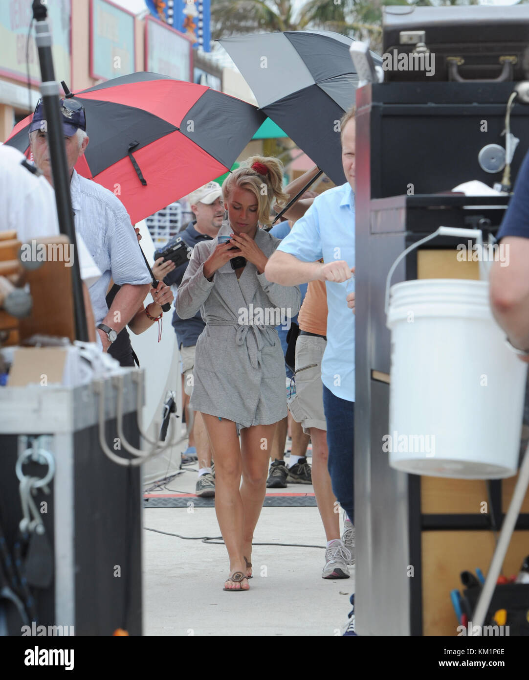 HOLLYWOOD, FL - 13 MAI : premières photos de Julianne Hough et Diego Boneta en costume pour la première fois sur le plateau de 'Rock of Ages' avec Tom Cruise. Le 13 mai 2011 à Miami Beach, Floride. Les gens : Julianne Hough Banque D'Images