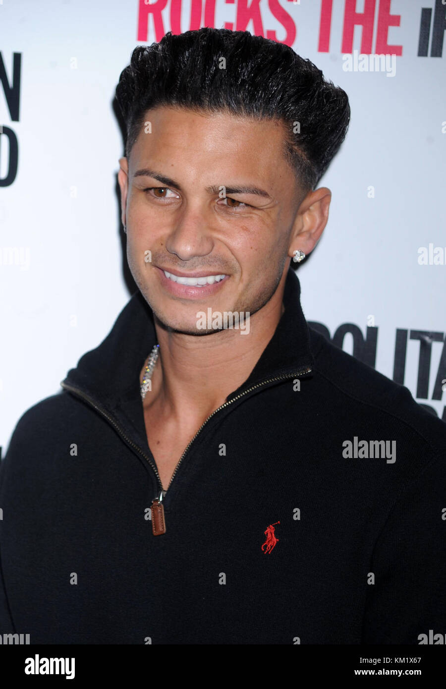 NEW YORK, NY - 22 OCTOBRE : après la nouvelle que DJ Pauly d (nom complet Paul Delvecchio) est le père d'une petite fille de 5 mois nommée Amabella Sophia née en mai, une bagarre pour l'enfant est la prochaine, selon TMZ. Une source a déclaré au site de commérages que l'ancienne star de 'Jersey Shore' n'est pas convaincue que la femme de 25 ans nommée Amanda Markert est une mère digne de son bébé, citant qu'elle était autrefois serveuse Hooters et a un autre enfant avec quelqu'un d'autre le 22 octobre 2013 à New York, New York People : Paul Delvecchio DJ Pauly D. Banque D'Images