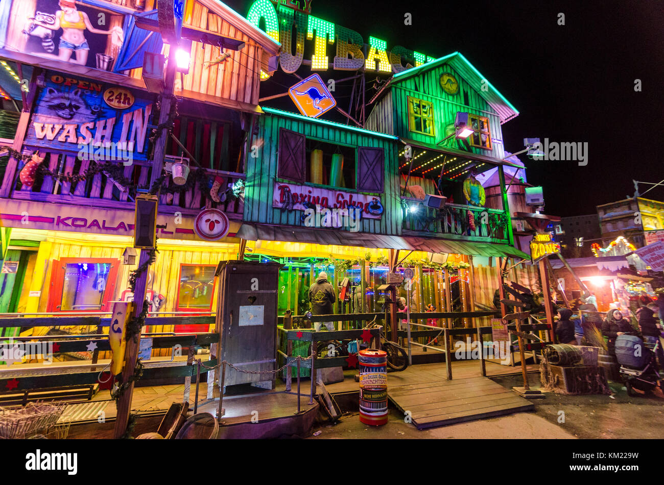 Manèges de Wintertraum suis Alexa, la plus grande foire annuelle de Berlin et marché de Noël. Berlin, Allemagne Banque D'Images