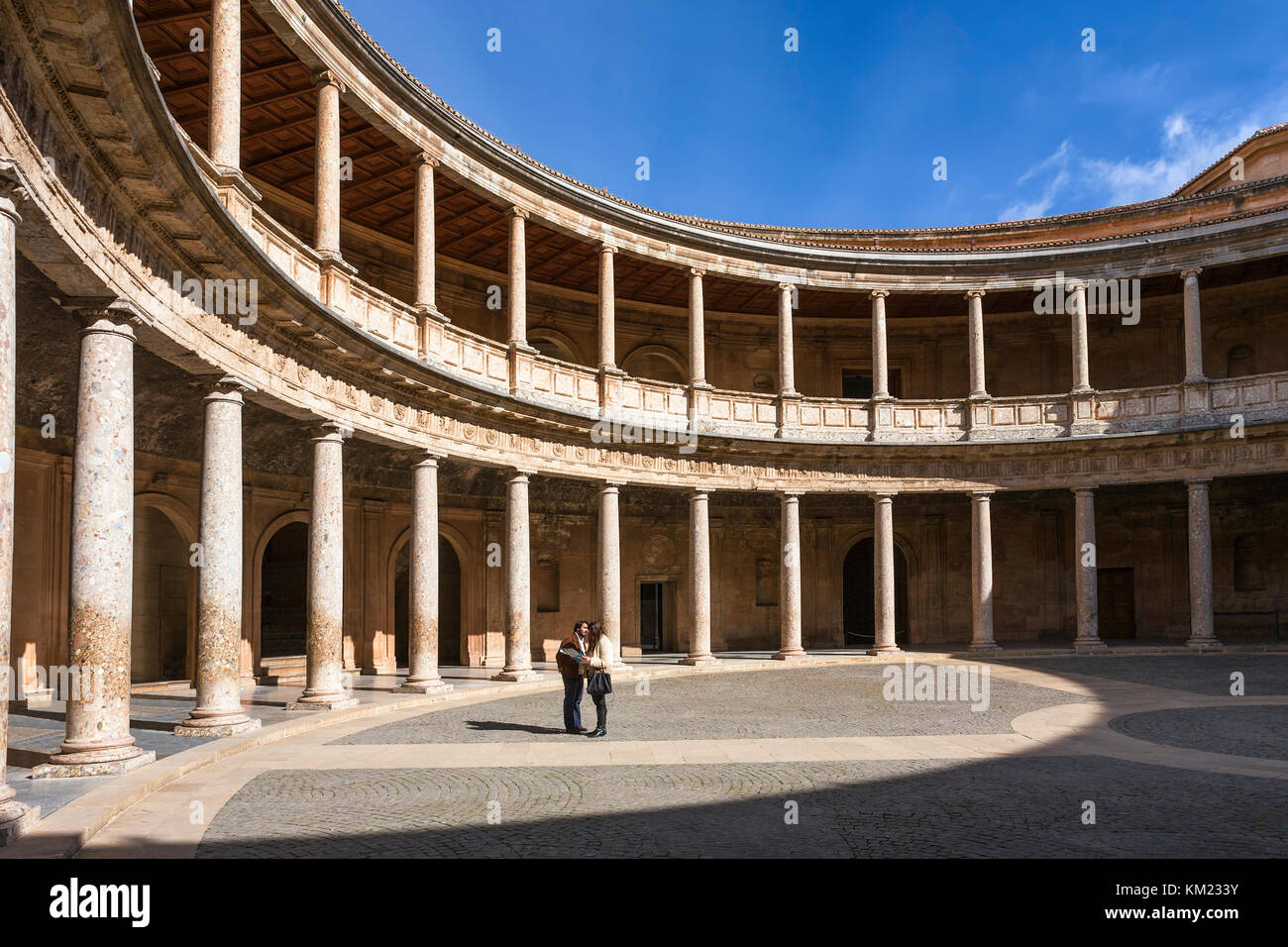 La cour intérieure circulaire du Palacio de Carlos V (Palais Charles V) dans le complexe de l'Alhambra, Grenade, Andalousie, Espagne Banque D'Images