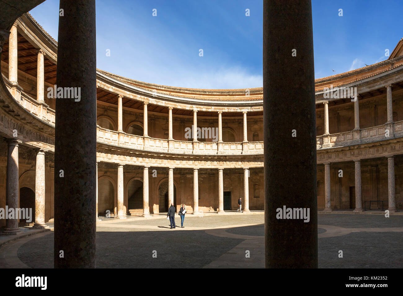 La cour intérieure circulaire du Palacio de Carlos V (Palais Charles V) dans le complexe de l'Alhambra, Grenade, Andalousie, Espagne Banque D'Images