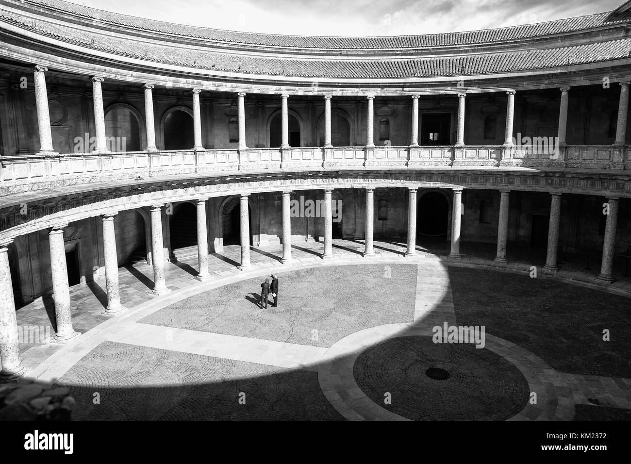 La cour intérieure circulaire du Palacio de Carlos V (Palais Charles V) dans le complexe de l'Alhambra, Grenade, Andalousie, Espagne Banque D'Images