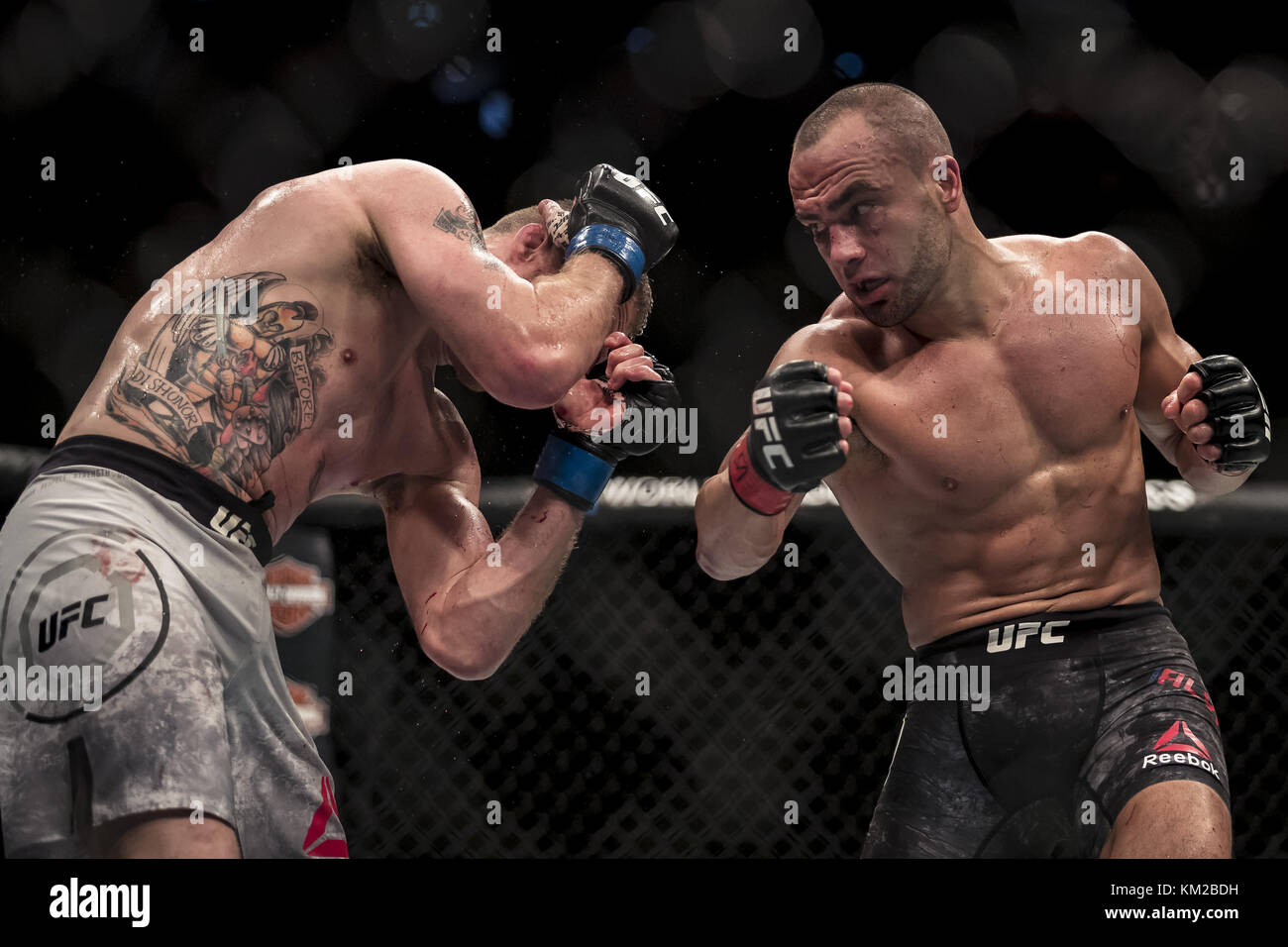 Detroit, Michigan, USA. 2 Décembre, 2017. 16 septembre 2017 : Eddie Alvarez et Justin Gaethje lutte durant l'UFC 218 à Little Caesars Arena de Detroit, Michigan. Crédit : Scott/Taetsch ZUMA Wire/Alamy Live News Banque D'Images