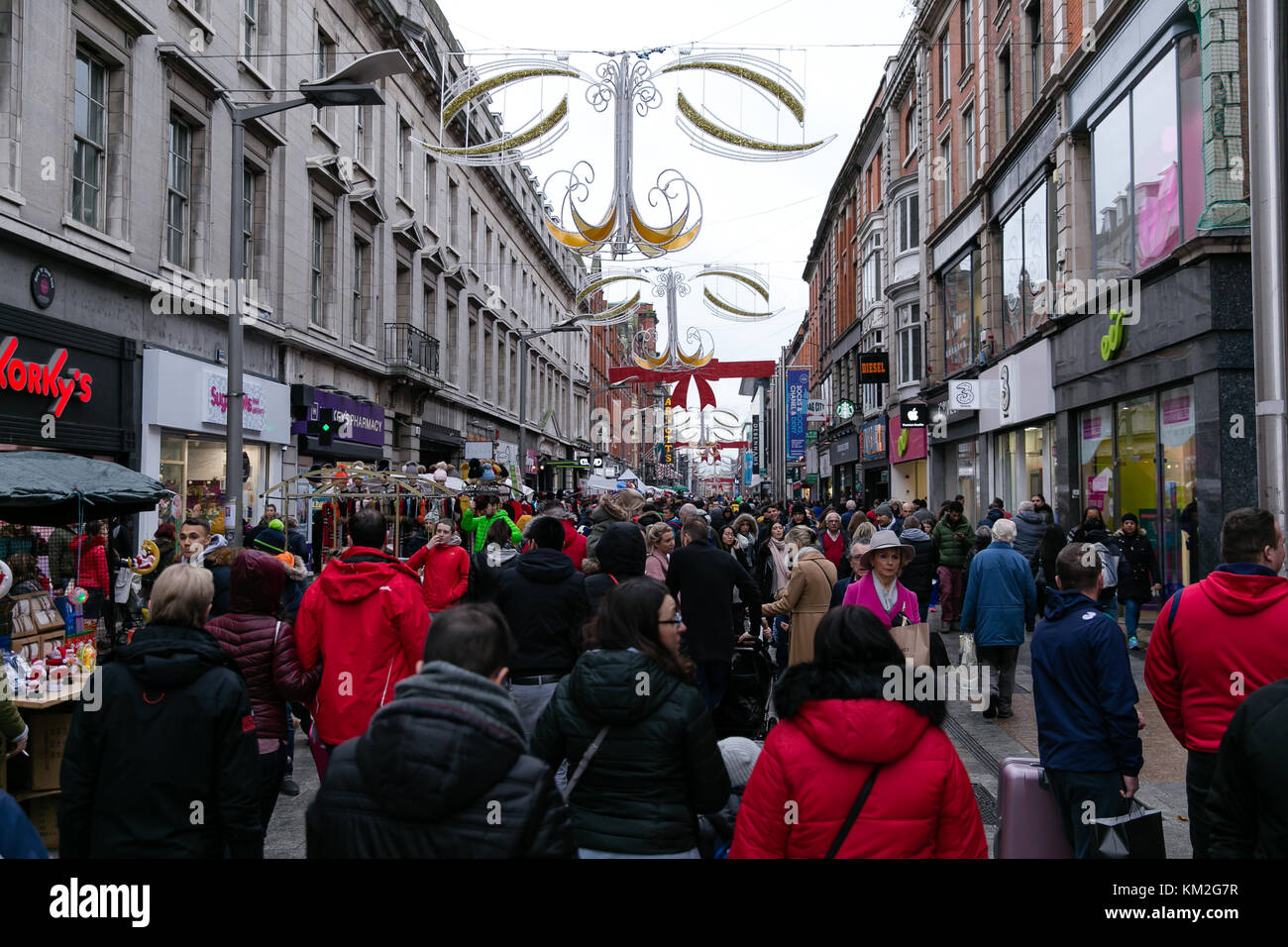 Dublin, Irlande. 19Th Mar, 2017. Dimanche occupé sur Henry Street avec les commerçants et les acheteurs se prépare pour Noël Banque D'Images