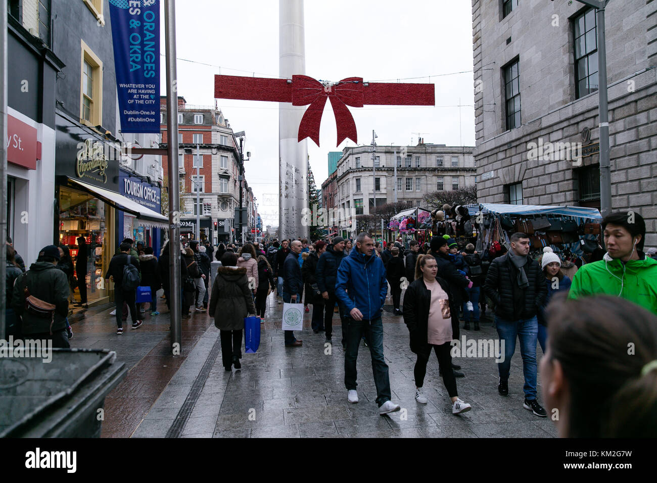 Dublin, Irlande. 19Th Mar, 2017. Dimanche occupé sur Henry Street avec les commerçants et les acheteurs se prépare pour Noël Banque D'Images