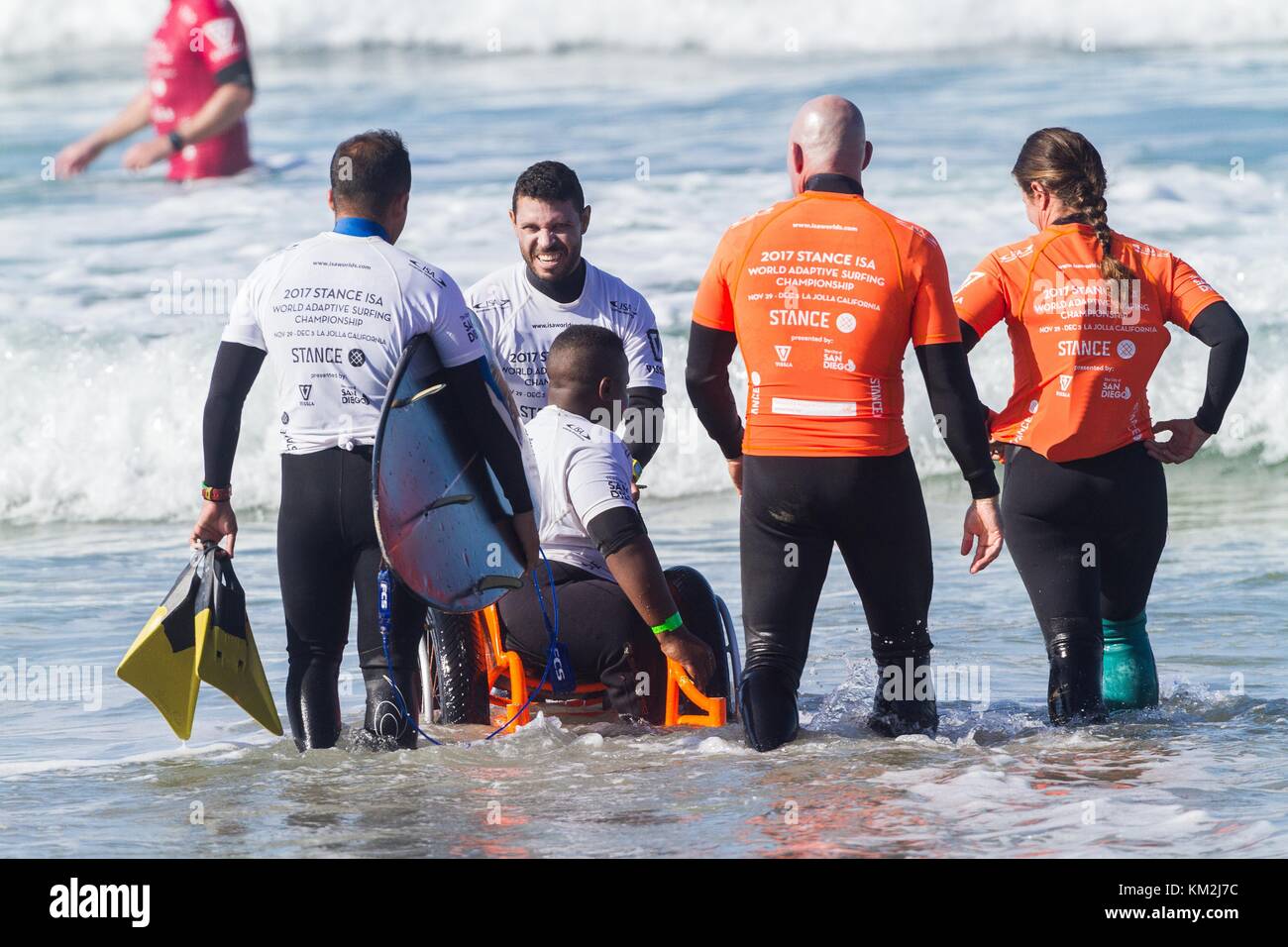 La Jolla, CA, États-Unis. 2 décembre 2017. ISA World Adaptive Surfing Championship Credit : Daren Fentiman/ZUMA Wire/Alamy Live News Banque D'Images