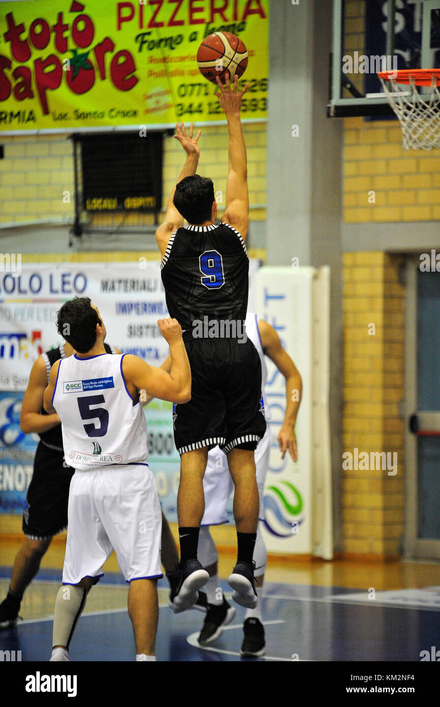 Minturno, Italie. 3 décembre 2017. Jeu de basket-ball Panier Scauri contre panier Stella Azzurra Roma, Ligue nationale italienne de basket-ball Old Wild West - Serie B crédit: Antonio Ciufo/Alay Live News Banque D'Images