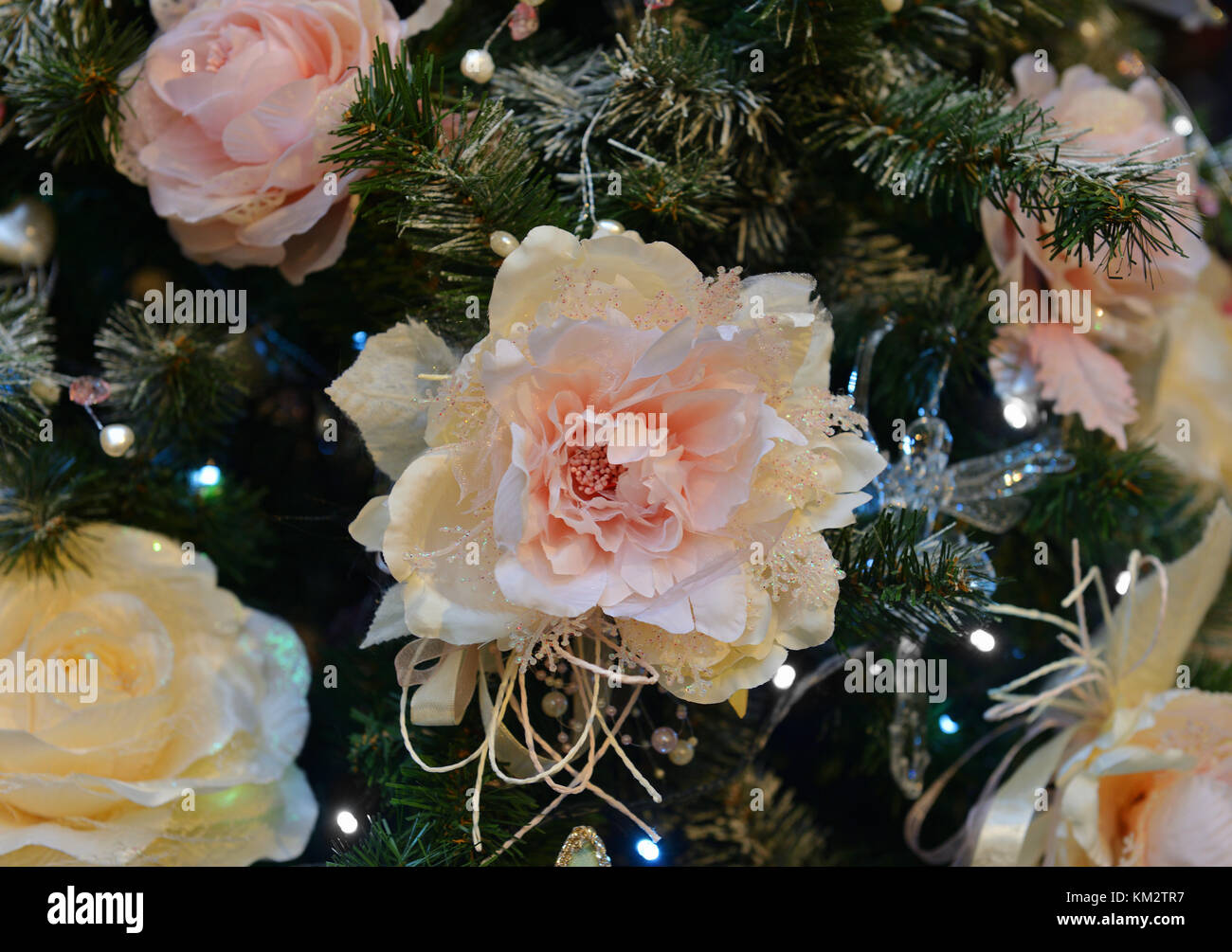 Décoration d'arbre de Noël. Fleurs Banque D'Images