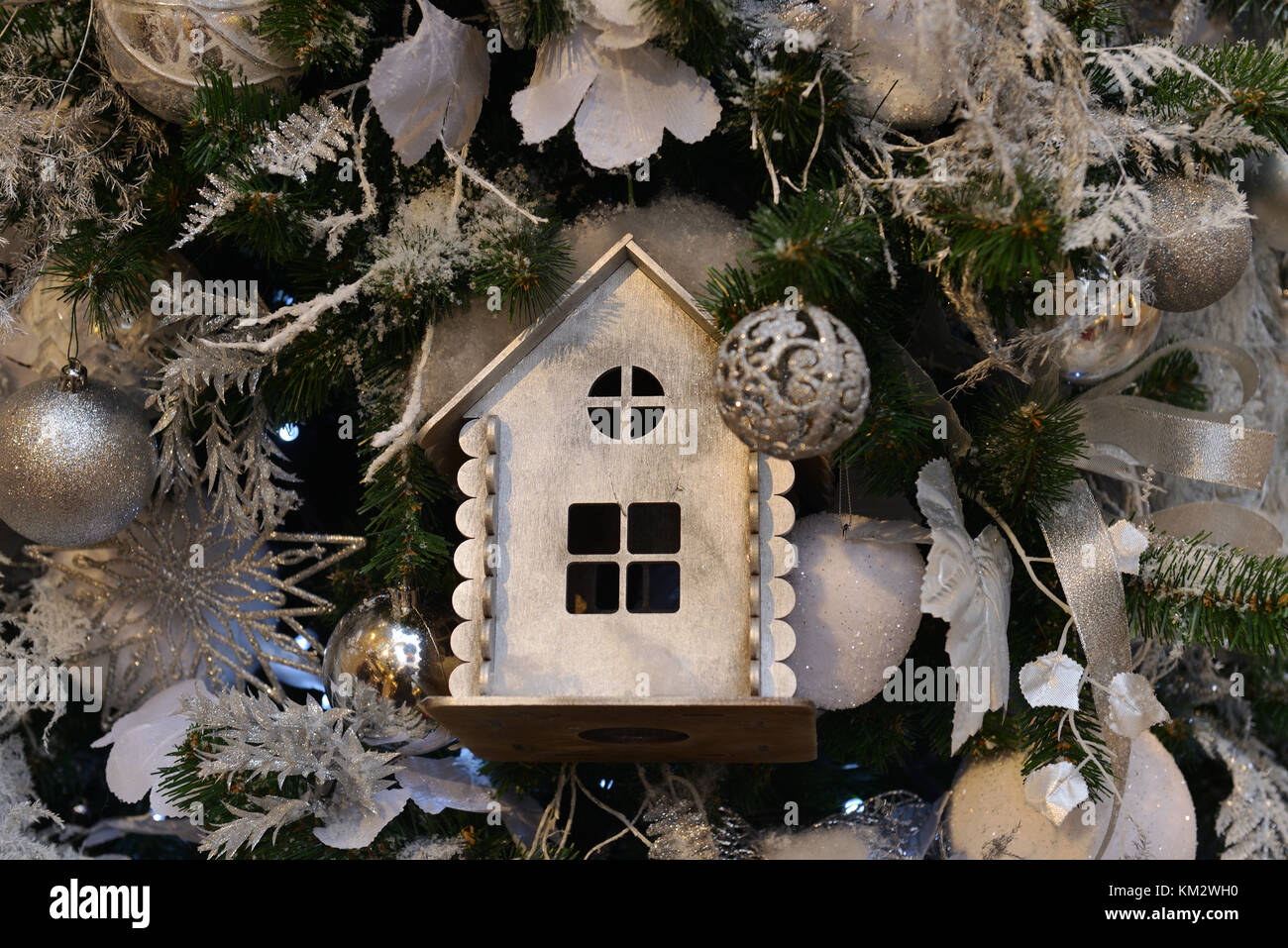 Maison de fées on christmas tree Banque D'Images