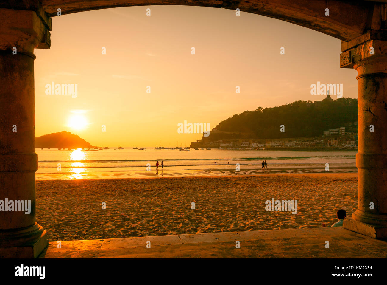 La plage de La Concha ou baie de la Concha est une des plus célèbres plages urbaines en Europe. Banque D'Images