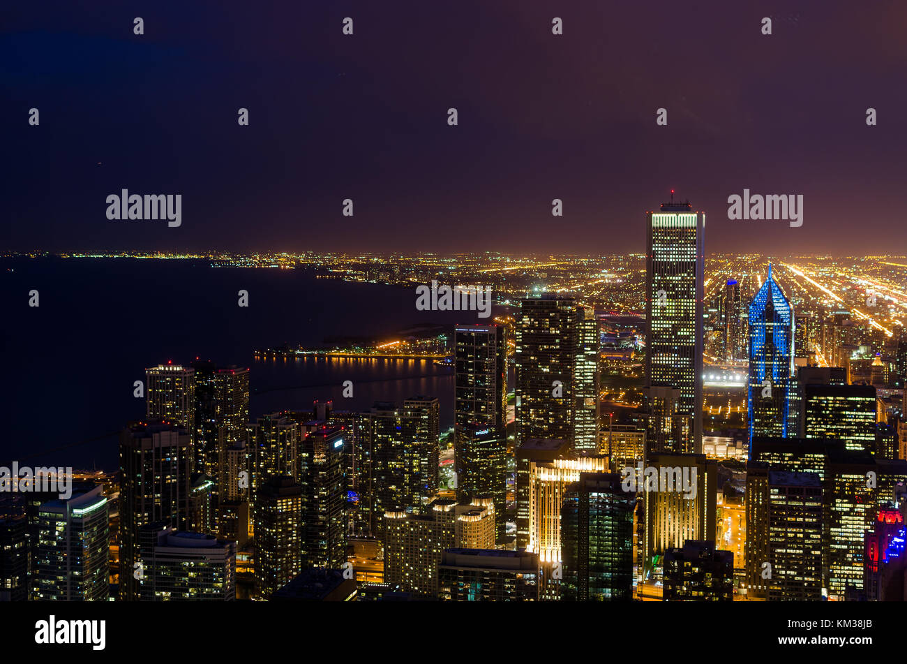 Vue de nuit sur la ligne d'horizon de Chicago à partir de la Willis tower Banque D'Images