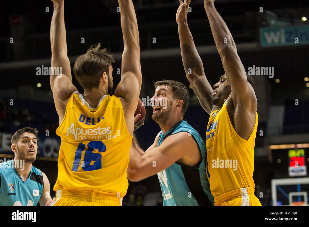 Madrid, Espagne. 03ème décembre 2017. Goran Sutton (bleu) lors de la victoire UCAM Murcia sur Movistar Estudiantes (79 -91) en Liga Endesa partie de saison régulière (jour 10) célébrée à Madrid au Centre Wizink. 3 décembre 2017. Crédit: Juan Carlos García Mate/Pacific Press/Alay Live News Banque D'Images
