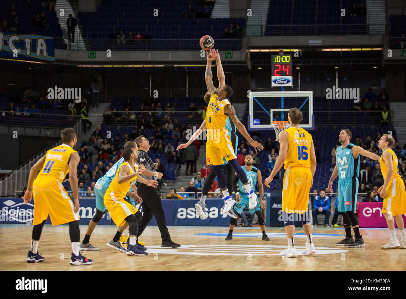 Madrid, Espagne. 03ème décembre 2017. Première action lors de la victoire de l'UCAM Murcia sur Movistar Estudiantes (79 -91) en Ligue Endesa partie de saison régulière (jour 10) célébrée à Madrid au Centre Wizink. 3 décembre 2017. Crédit: Juan Carlos García Mate/Pacific Press/Alay Live News Banque D'Images