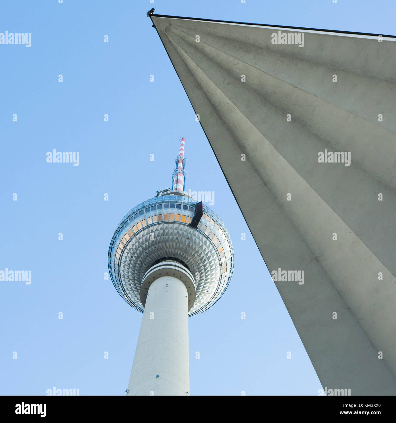 Mât émetteur de télévision. Alexanderplatz. Berlin. Allemagne. Banque D'Images