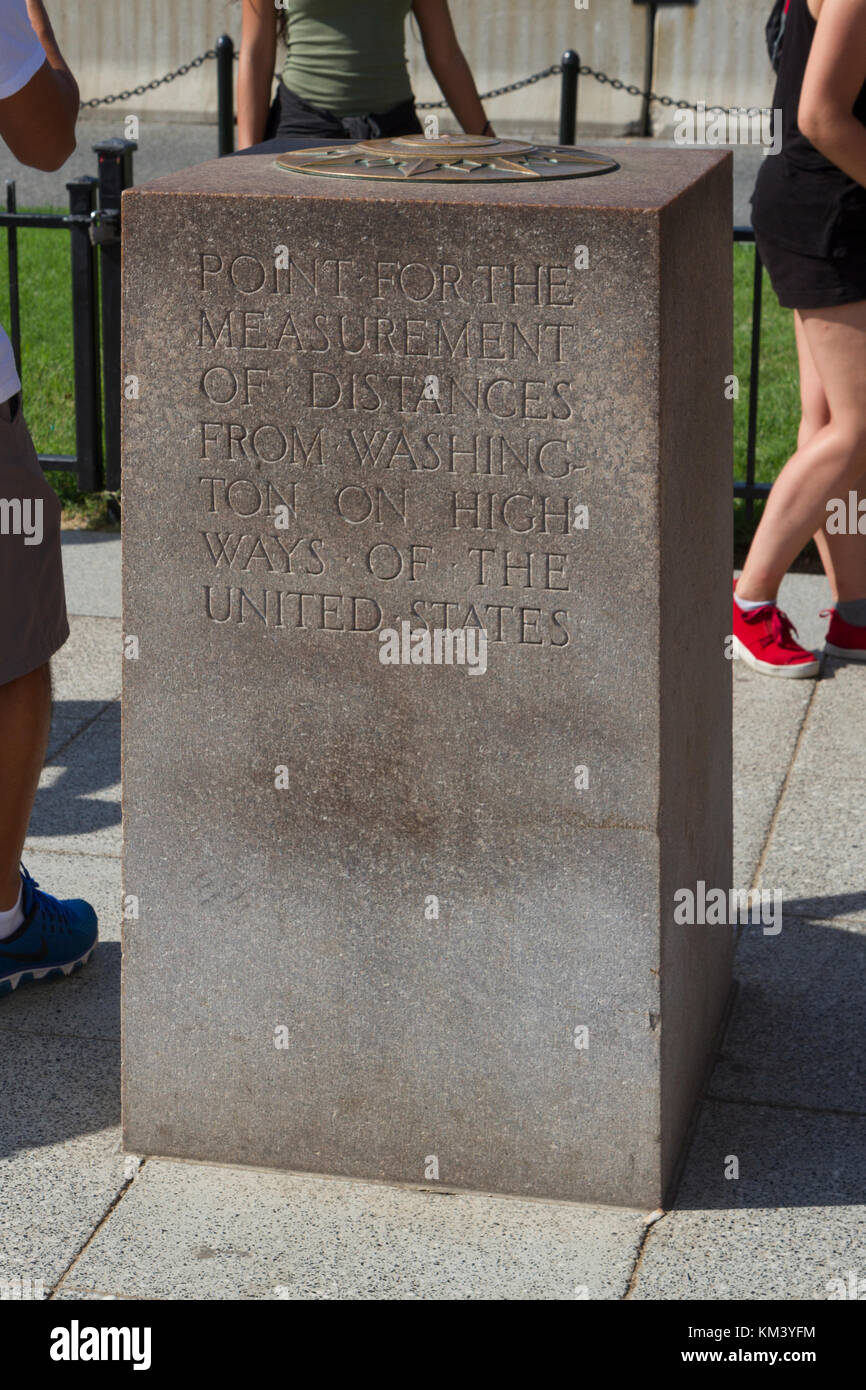 L'étape zéro (zéro mile marker) monument situé juste au sud de la Maison Blanche, Washington, D.C., United States. Banque D'Images