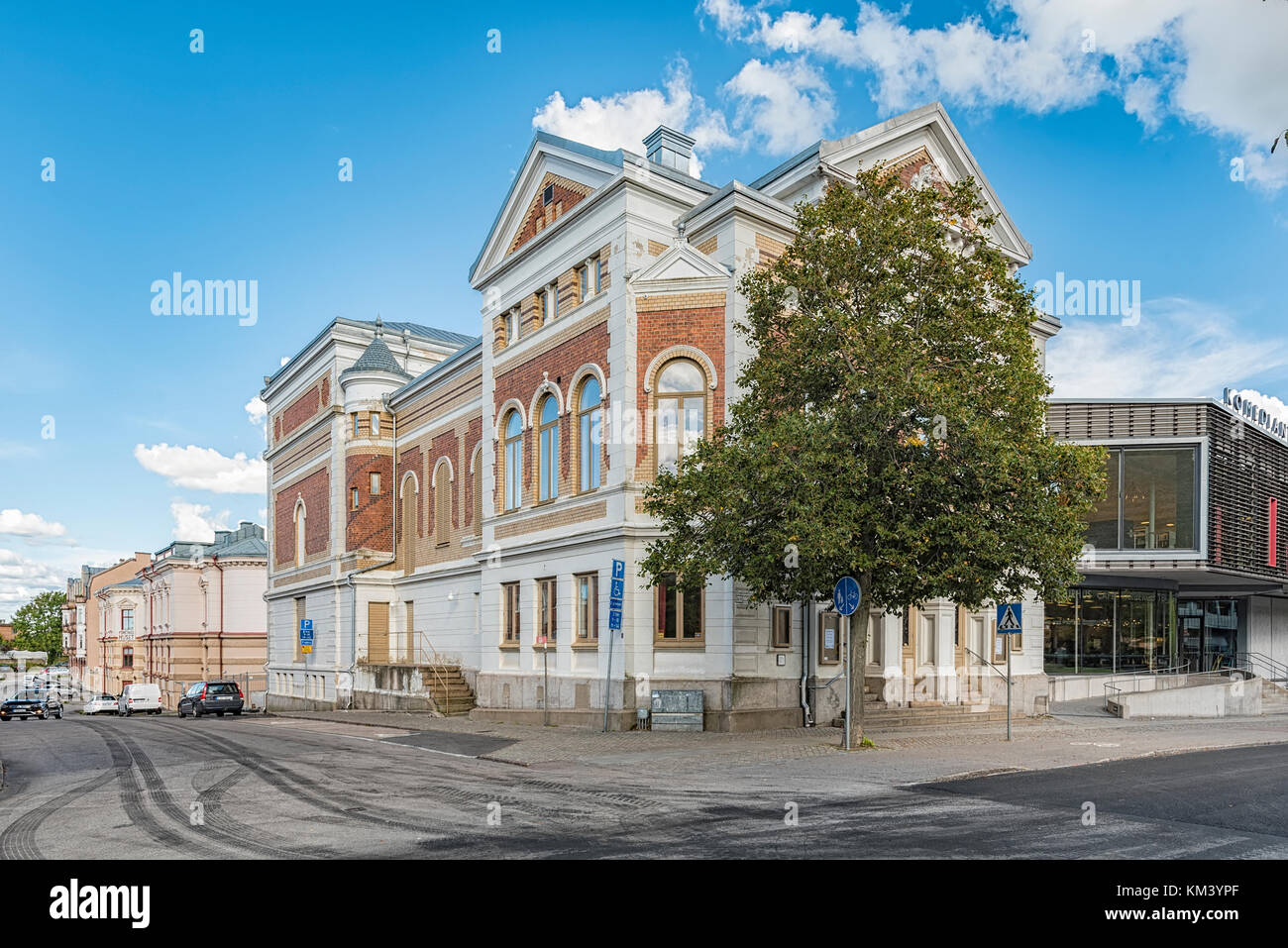 La façade de l'ancien bâtiment du théâtre dans la ville suédoise de varberg. Banque D'Images