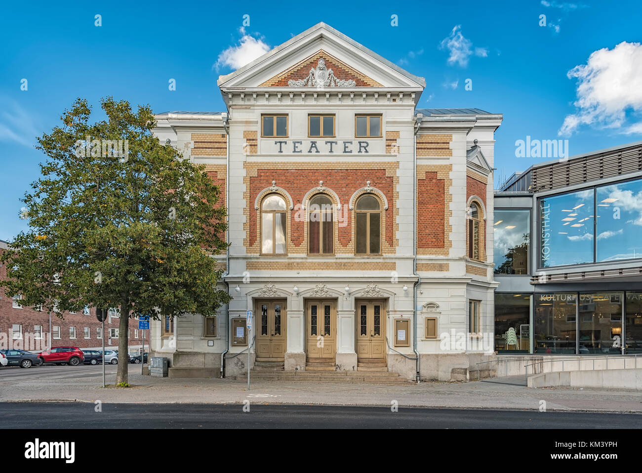 La façade de l'ancien bâtiment du théâtre dans la ville suédoise de varberg. Banque D'Images
