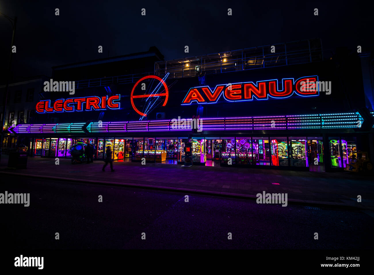 Southend on Sea front de lumières et de jeux électroniques dans la nuit. Electric Avenue. Banque D'Images