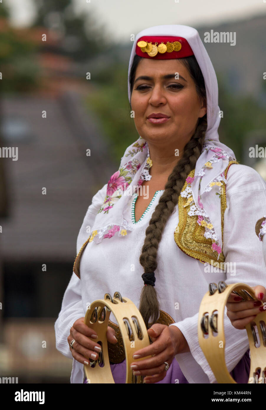 SARAJEVO, Bosnie-herzégovine - 20 août 2017 : Portrait d'un musicien de Bosnie vêtements traditionnels Banque D'Images