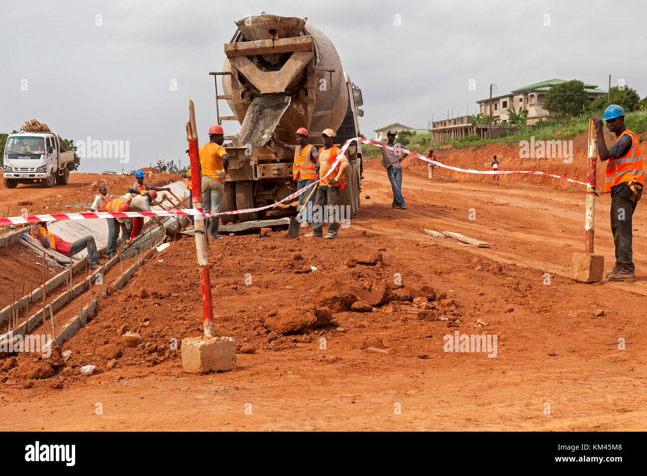 La construction de routes près de Accra, Ghana, Afrique Banque D'Images