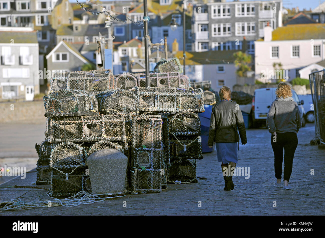 À pied du port de St Ives Cornwall UK Photographie prise par Simon Dack Banque D'Images