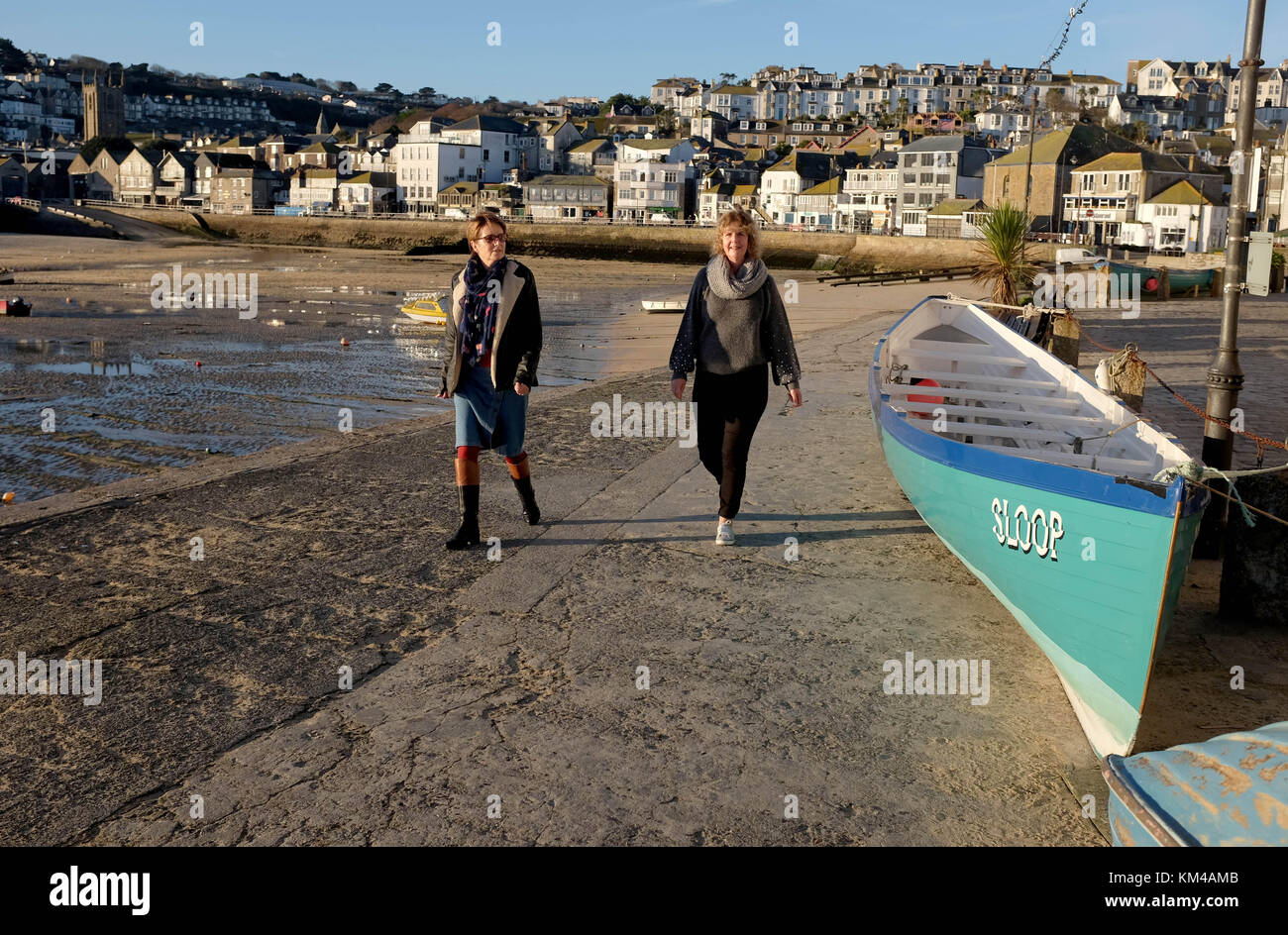 Cornish Gig rowing boat dans le port de St Ives Cornwall UK Banque D'Images