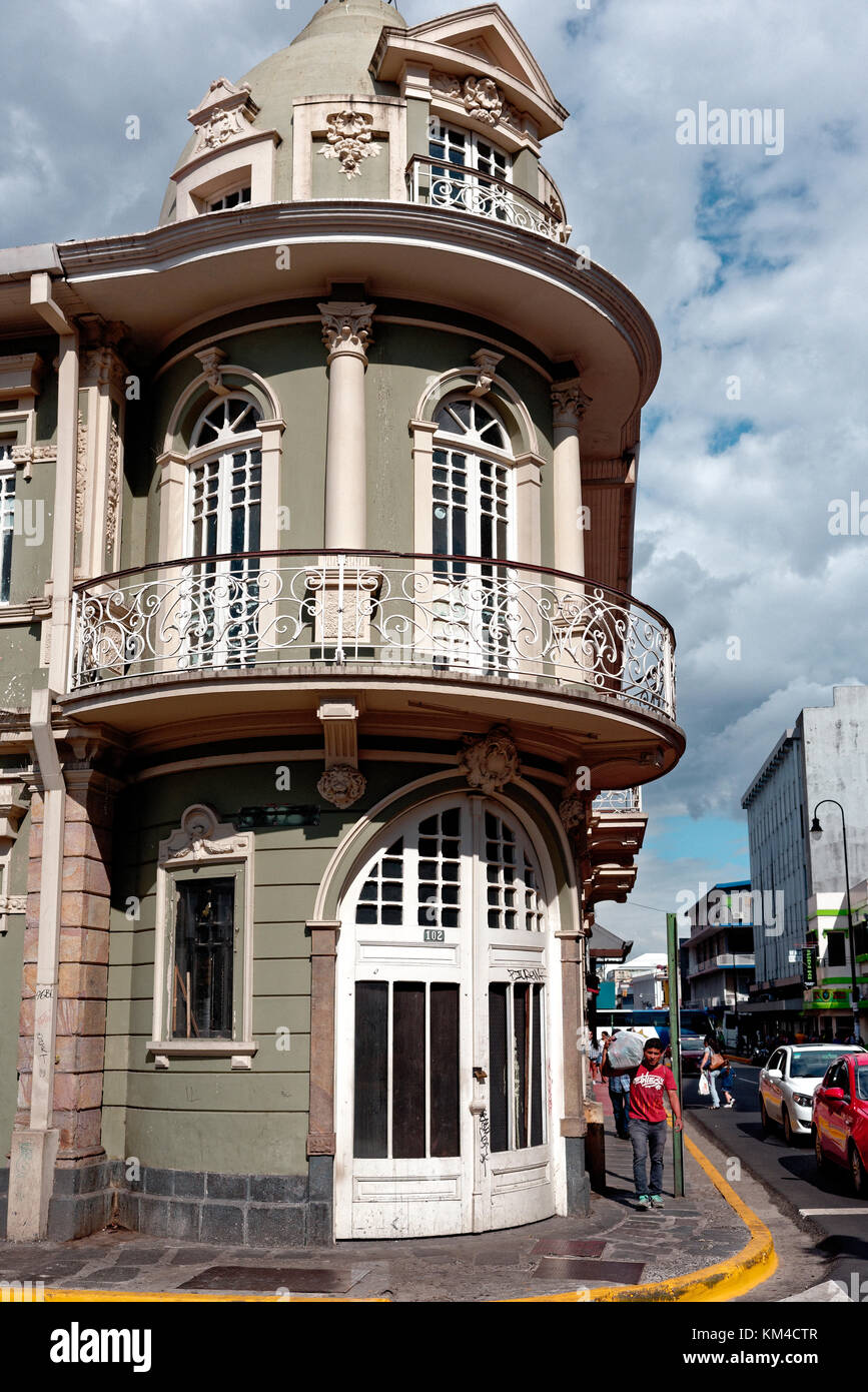 Le vieillissement l'architecture coloniale espagnole à San Jose, Costa Rica Banque D'Images
