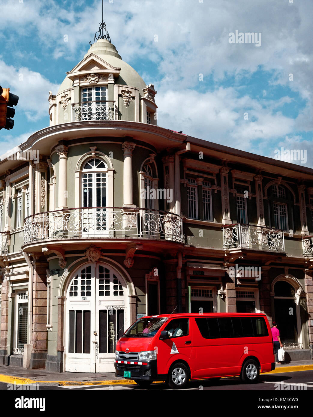 Le vieillissement l'architecture coloniale espagnole à San Jose, Costa Rica Banque D'Images