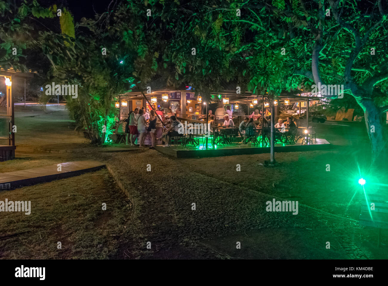 Restaurant à Praça flamboyant flamboyant de nuit - Fernando de Noronha, Pernambouc, Brésil Banque D'Images