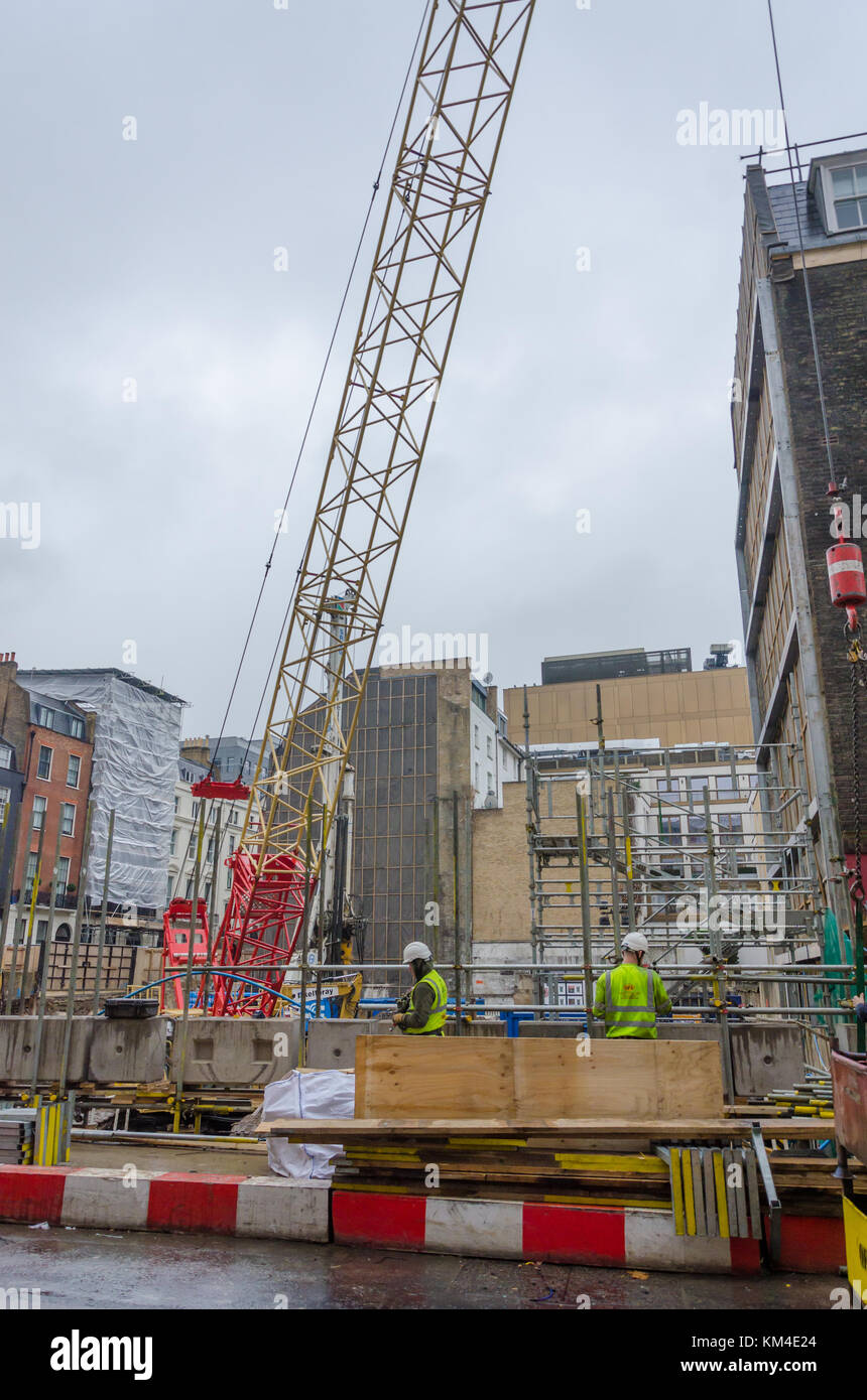 Un chantier de construction dans le centre de Londres. Banque D'Images