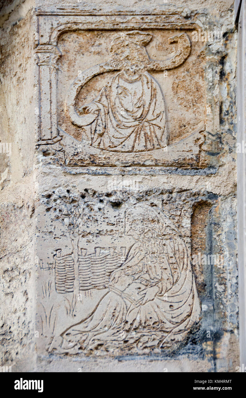 Paris, France. Maison de Nicolas Flamel au No 51 rue de Montmorency. Plus ancienne maison en pierre à Paris. Construit 1407, maintenant un restaurant. Façade en pierre sculptée de Banque D'Images