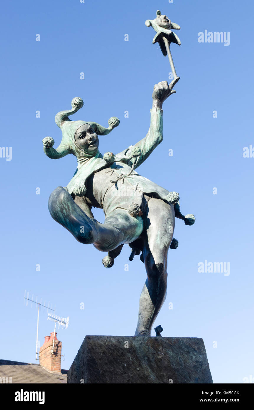 Statue de la 'jester' dans le Touchstone jouer Shakespeare jouer 'Comme Il Vous Plaira' à la fin de Henley Street à Stratford-upon-Avon, Warwickshire Banque D'Images